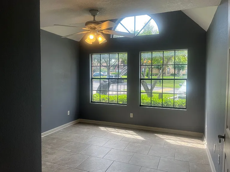 315 Lakepointe Dr #102 — Photo 8