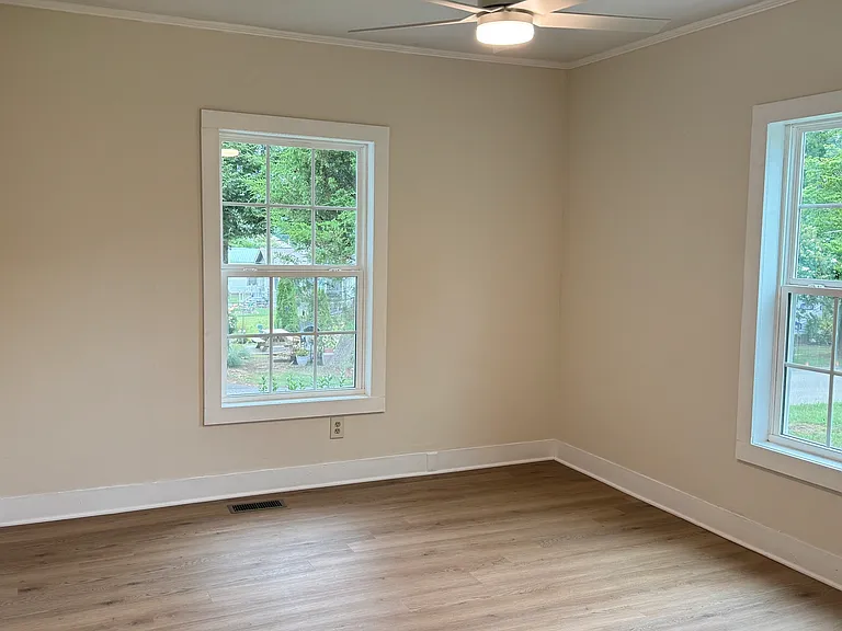 112 Douglas St — Photo 8