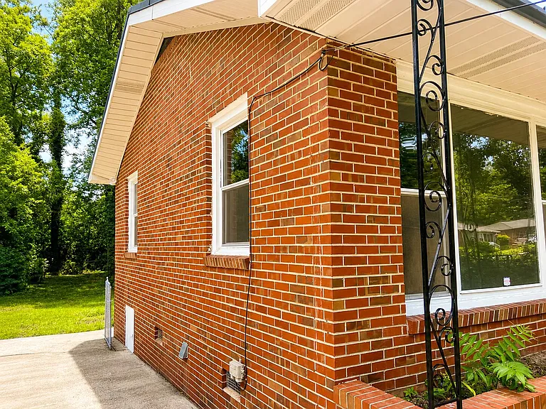 3330 Sharon Dr — Photo 6