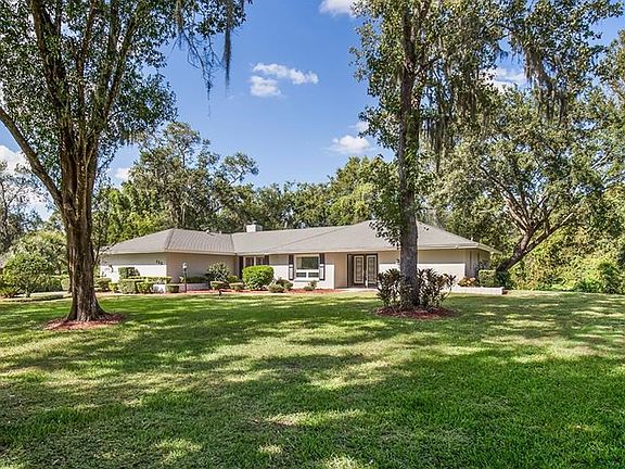 3rd image of 132 Hickory Creek Dr
