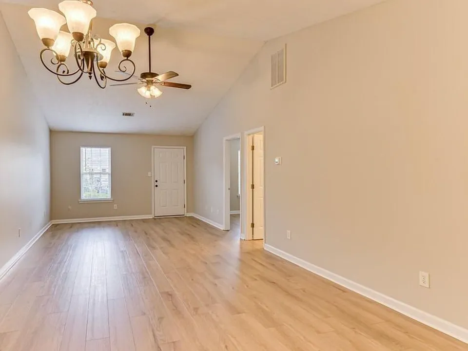 403 Laurel Pl