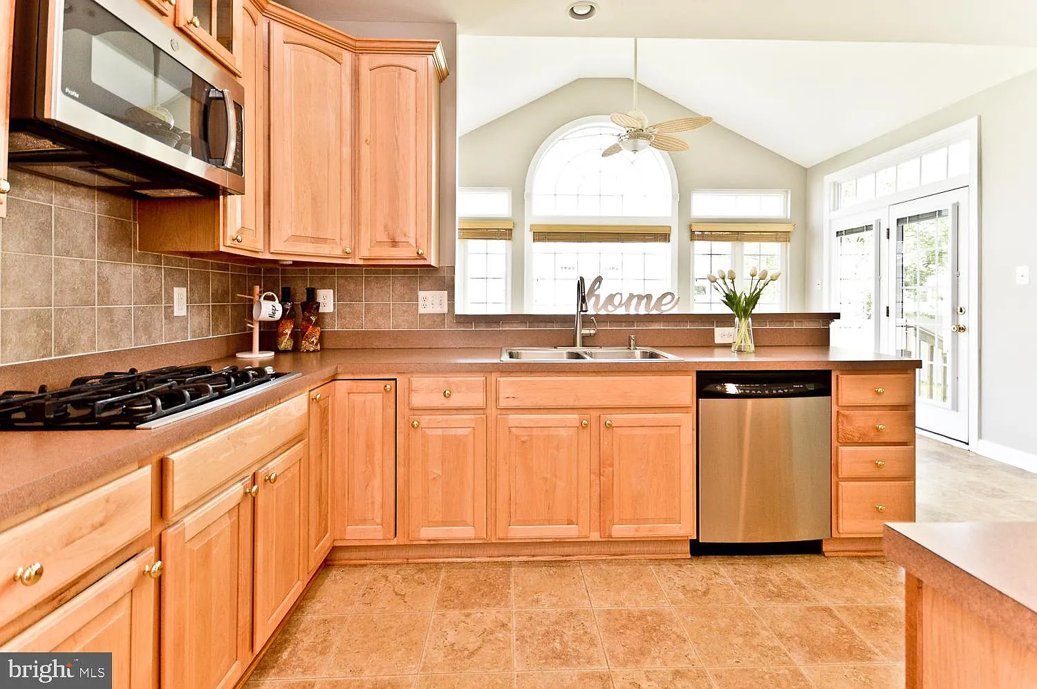 4 bed, 3.5 bath, 4263 sqft, $3,900 — Photo 1
