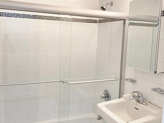 5th image of 1562 3rd Ave #41