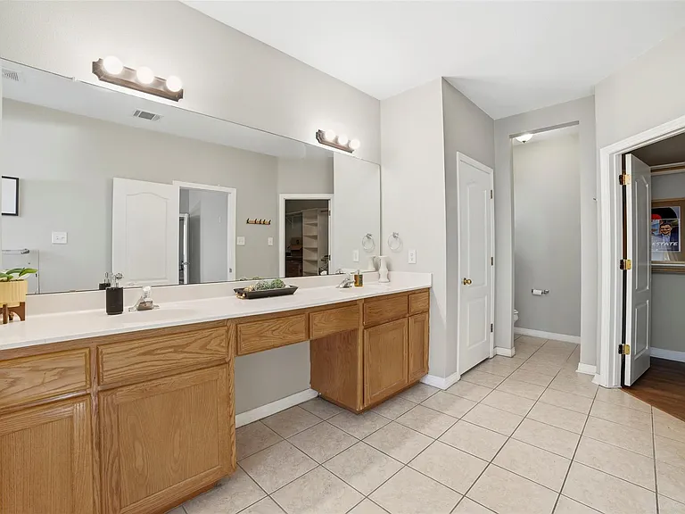 409 E Austin Ave — Photo 19