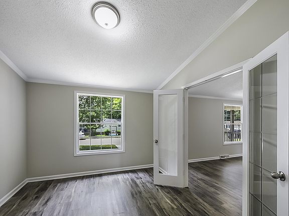 5th image of 617 E Walnut Ave