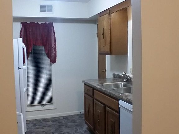 2 Bedroom, split level Kitchen