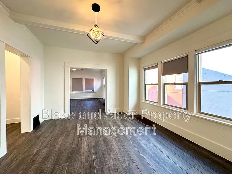 3556 NE Sandy Blvd — Photo 7