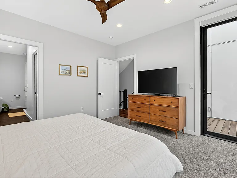 215 N Sarah St #7 — Photo 22