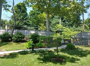 20 Rockfield Dr #20, Stamford, CT 06902