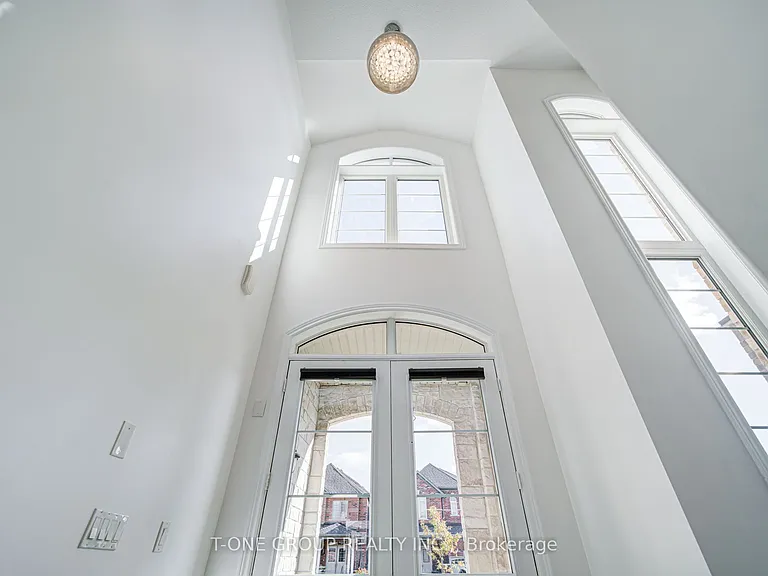 60 Lewis Ave — Photo 8