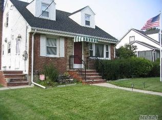 376 Old Country Rd, Mineola, NY 11501