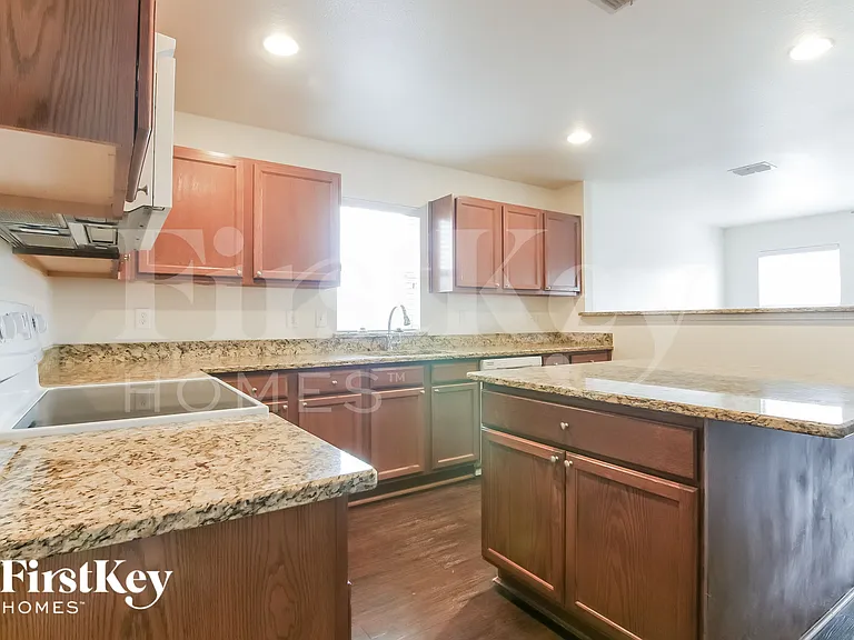 1305 Haley Ln — Photo 7