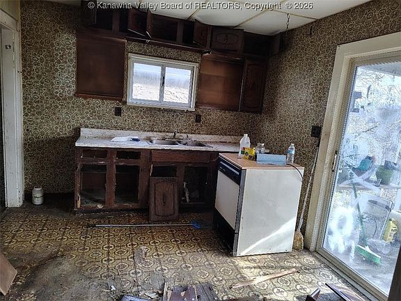 5th image of 1904 Hudson St
