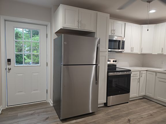 2nd image of 325 Brenda Dr #A