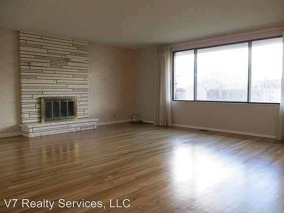 2nd image of 1910 W Bowling Ave
