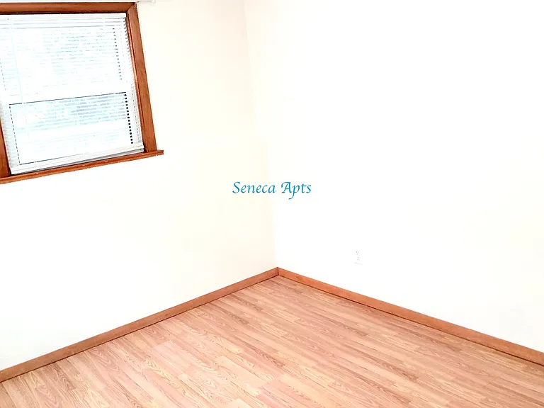 210 Seneca Ave #1 — Photo 8