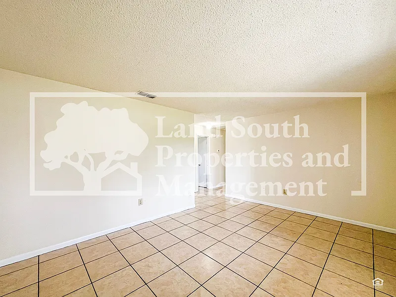 2 bed, 1.0 bath, 800 sqft, $1,295 — Photo 2