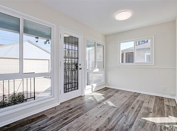 3rd image of 15204 S Wilton Pl