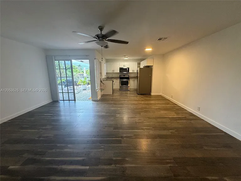 1425 NE 56th St #5 — Photo 9