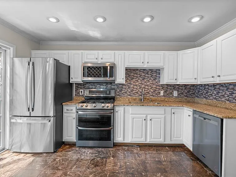 584 Hope St #7 — Photo 9