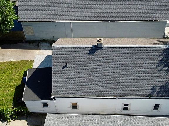 4th image of 75 Edison Ave