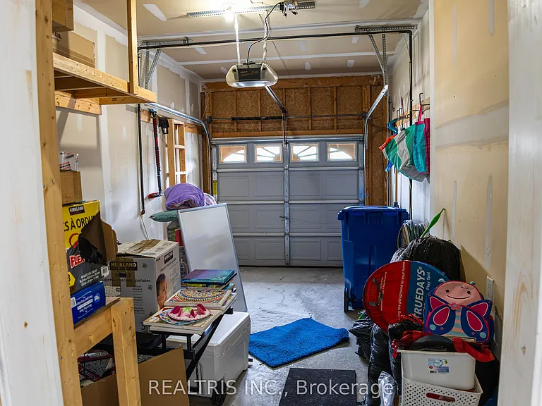 7 Mantle Ave — Photo 11