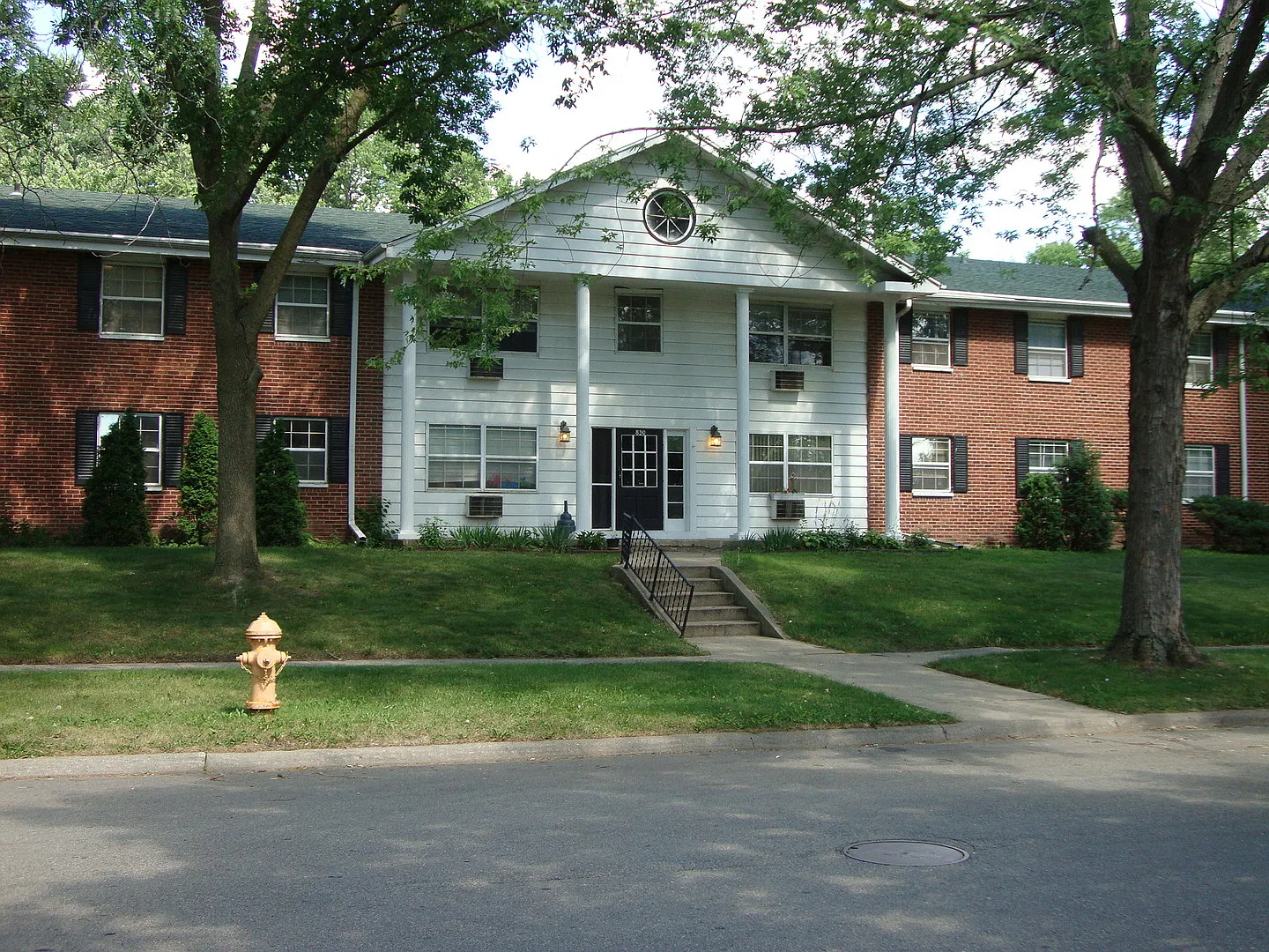 309 E. Memorial Dr — Photo 2