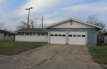1st image of 818 Glenmore Dr