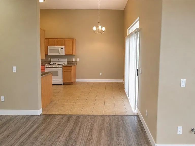700 Carnegie St #523 — Photo 4