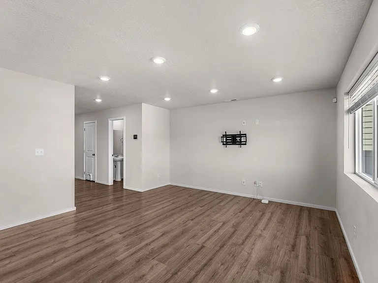 4440 W Bedford Ave — Photo 5