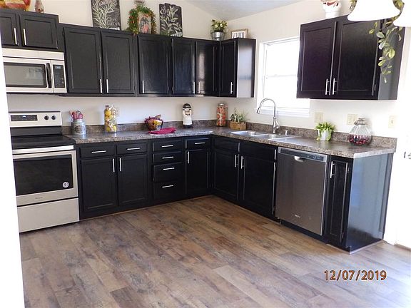 3rd image of 1079 Clubhouse Dr