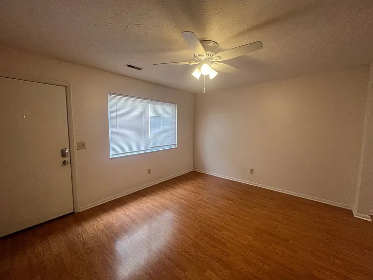 393 E. 18th Ave. SK — Photo 11