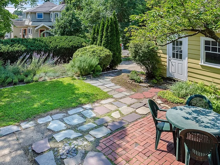 29 Devereaux St — Photo 30