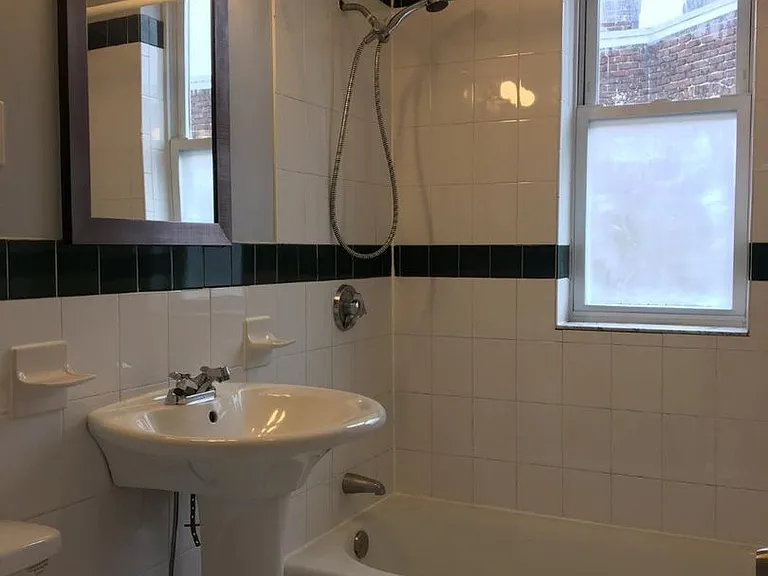 4 Litchfield St #2 — Photo 6