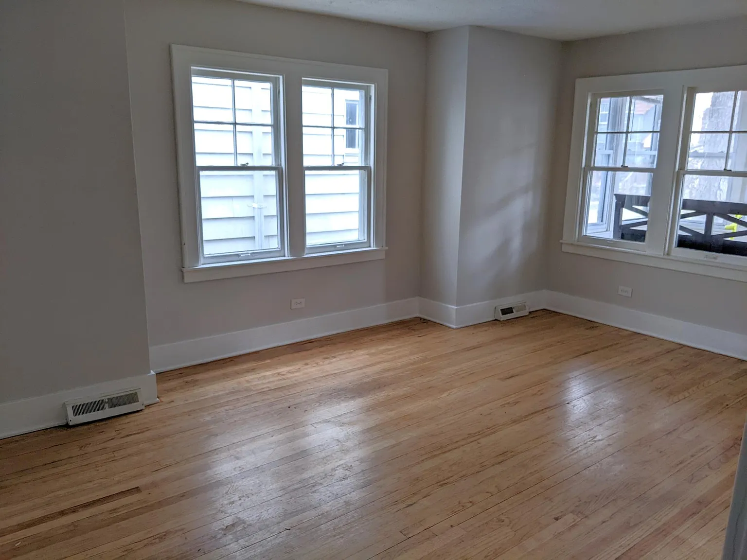 3 bed, 921 sqft, $1,900 — Photo 3
