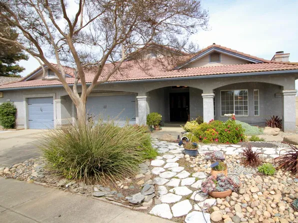 3077 Fairmont Ct, Madera, CA 93637