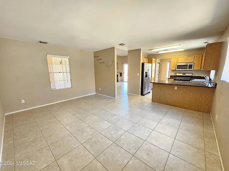 9827 N Stonecreek Pl — Photo 5