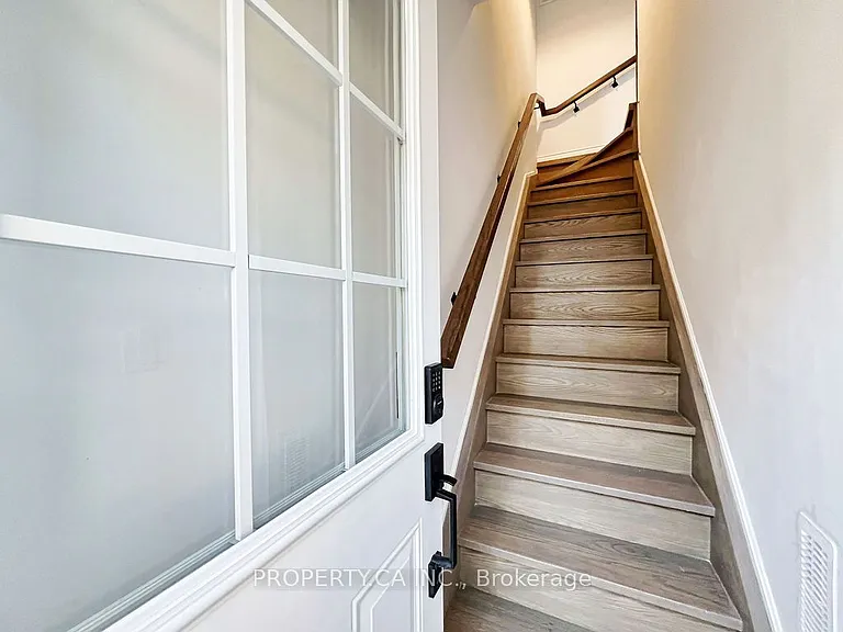 340 Main St #LANEWAY — Photo 8