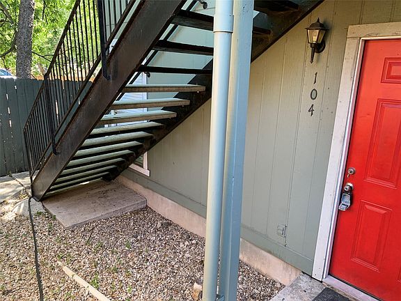 2nd image of 2708 S 1st St #104