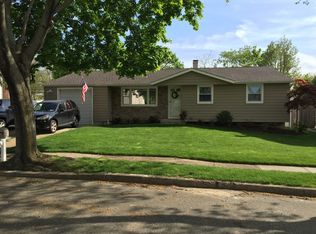 16 Hastings St, Dix Hills, NY 11746