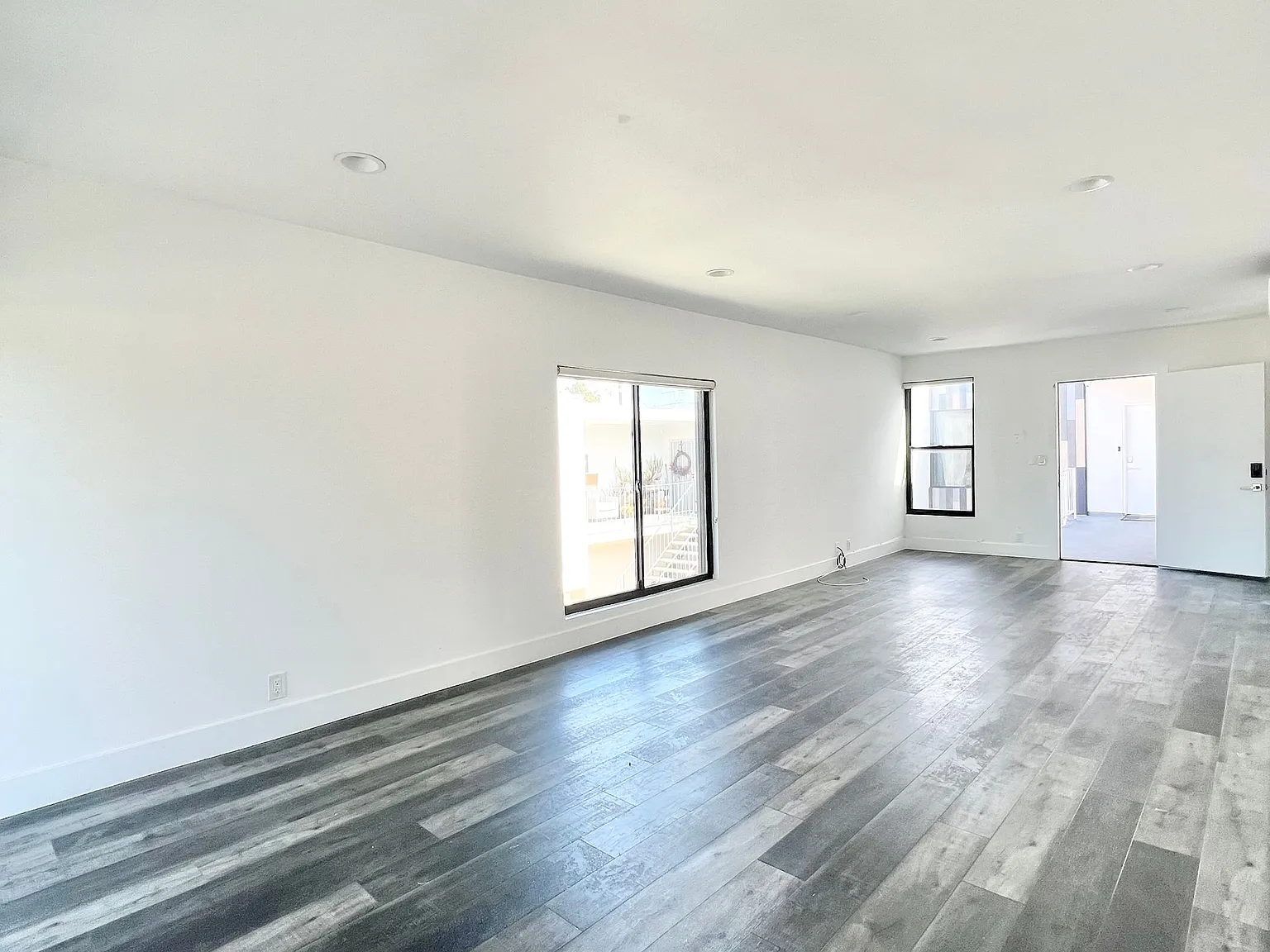 2422 Meadowvale Ave — Photo 1