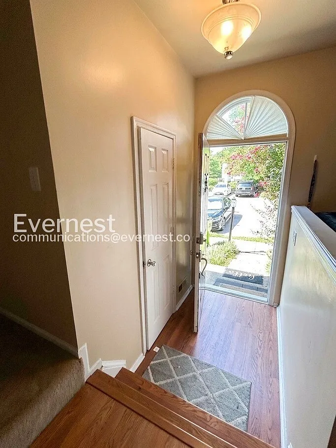 2 bed, 2.5 bath, 2068 sqft, $2,700 — Photo 3