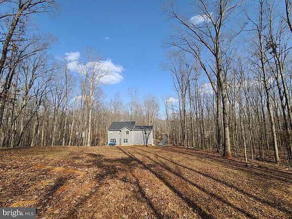 4th image of 303 Bays Farm Dr