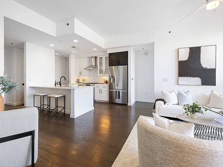 The Huntley Luxury Apartments — Photo 23