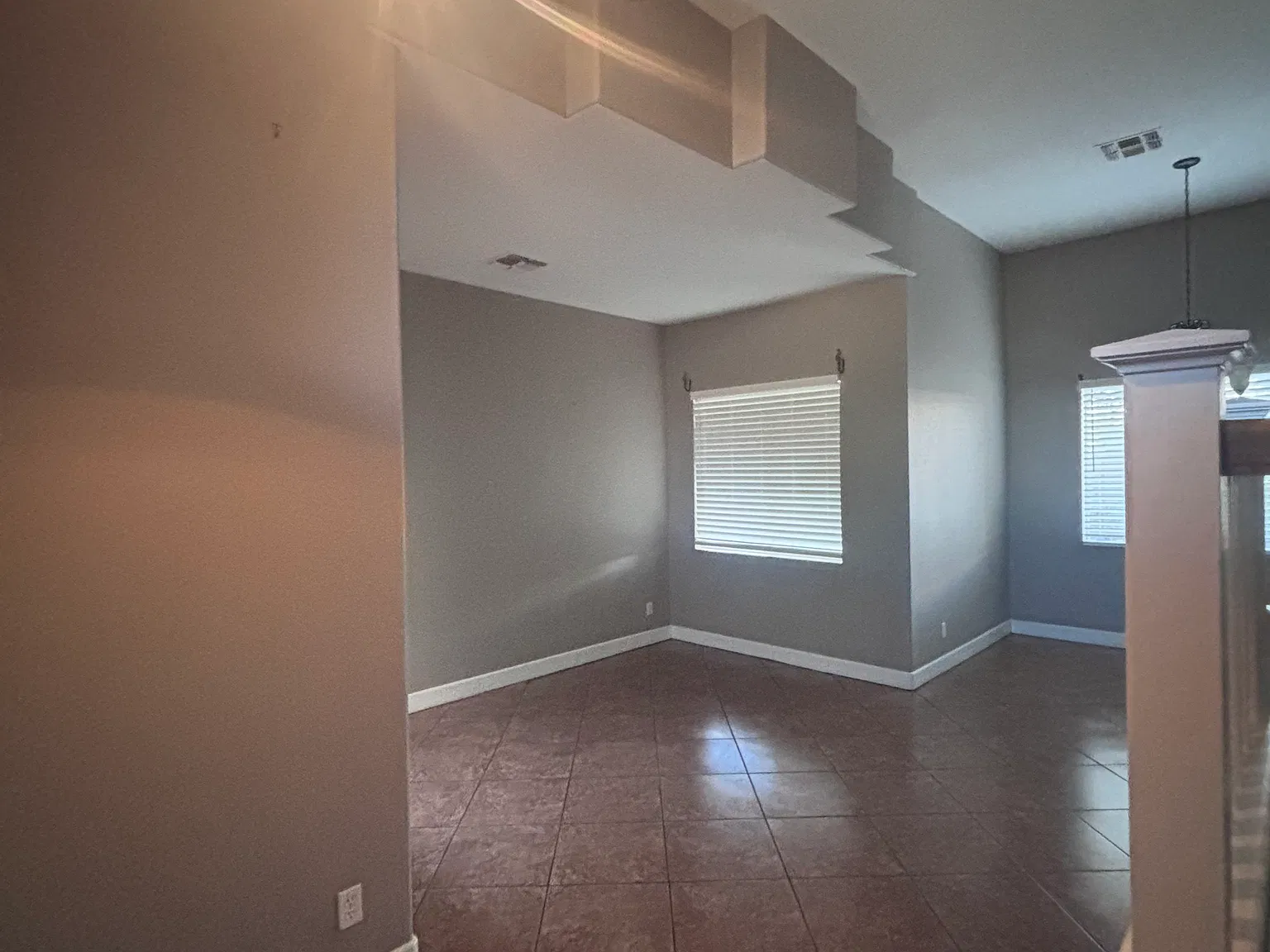 5 bed, 2.5 bath, 1993 sqft, $2,350 — Photo 2