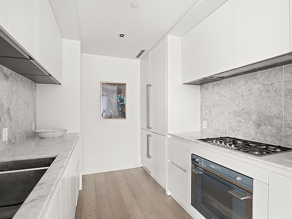 4th image of 429 Kent Ave #835
