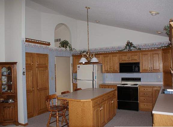 5th image of 410 Village Court