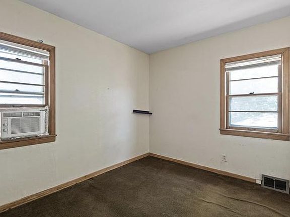 3rd image of 2055 Fairmount Ave #B