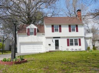 1621 SW Lakeside Dr, Topeka, KS 66604