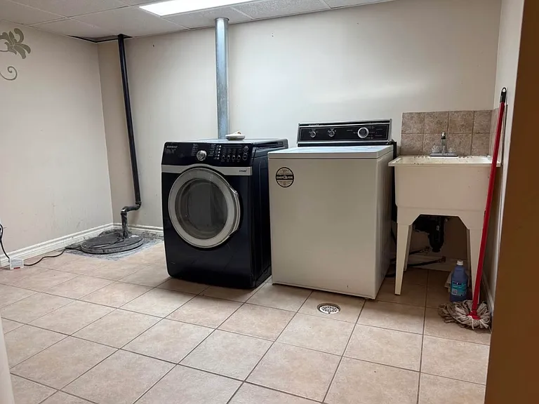753 Elgin St #B — Photo 8